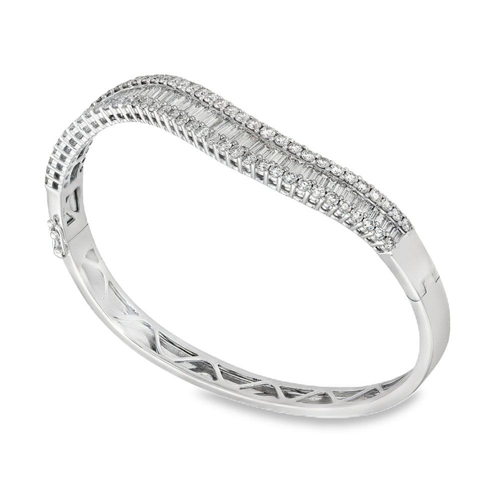 18ct White Gold Diamond Wave Bangle - 17.5cm - 4.68ct