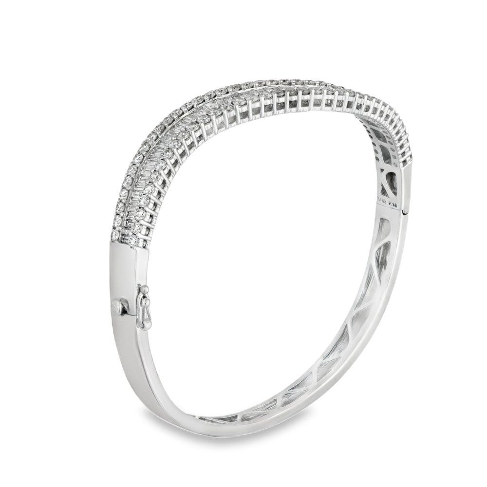 18ct White Gold Diamond Wave Bangle - 17.5cm - 4.68ct