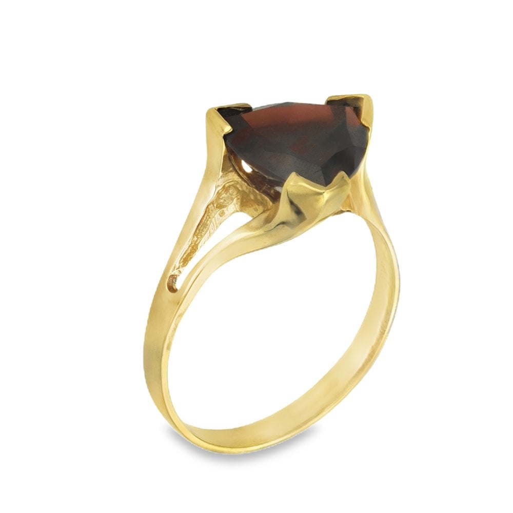 9ct Yellow Gold Trillion-Cut Garnet Ring - Size O½ - 11mm