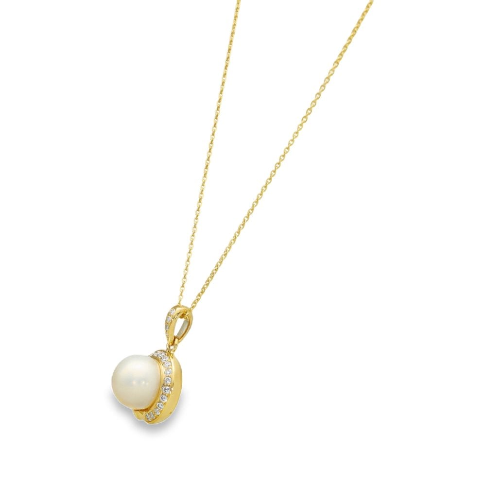 9ct Yellow Gold Diamond & Pearl Pendant & Chain - 18" - 2.7g