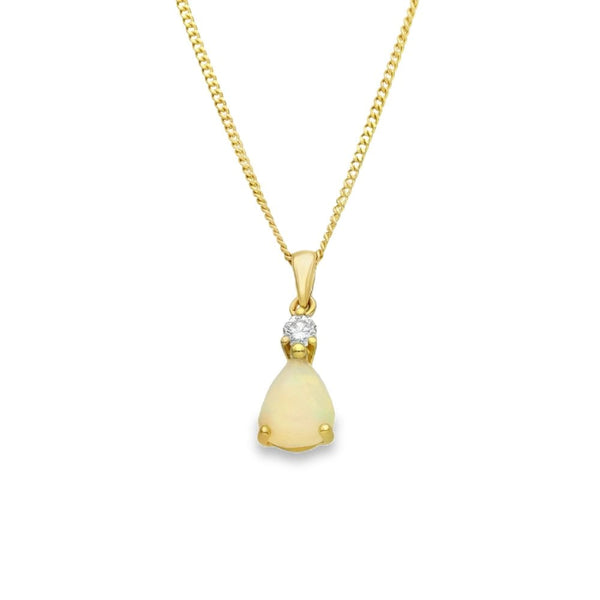 18ct Yellow Gold Opal & Diamond Pendant & Chain - 18"
