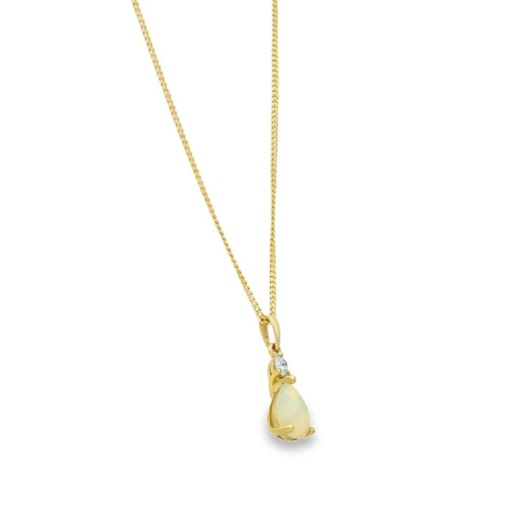 18ct Yellow Gold Opal & Diamond Pendant & Chain - 18"