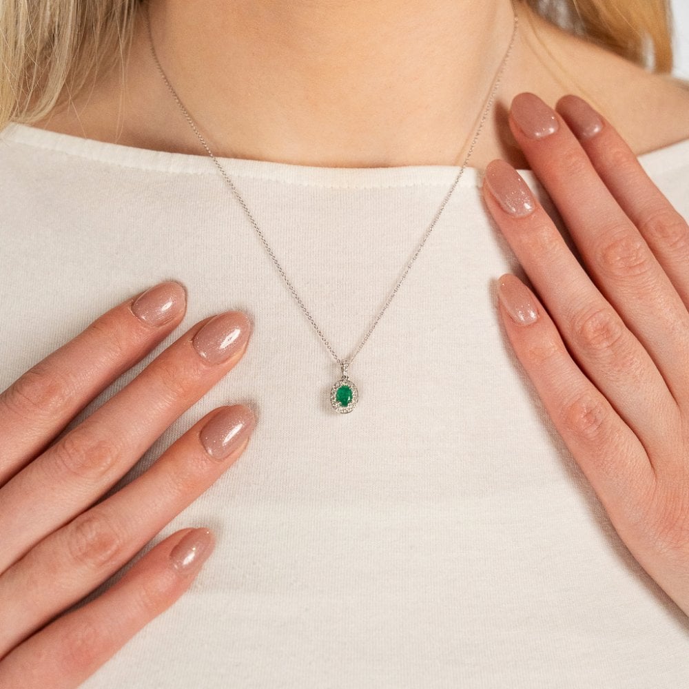 18ct White Gold Emerald & Diamond Cluster Pendant & Necklace