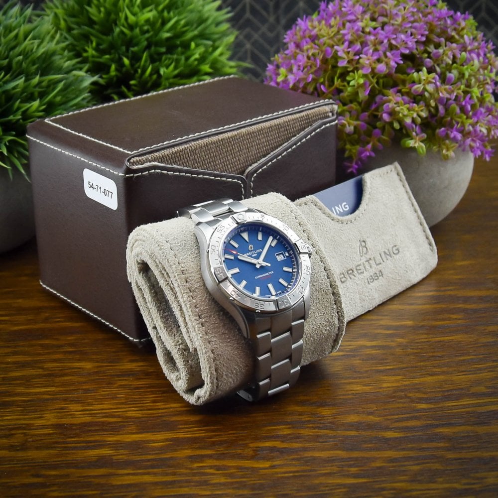 Avenger A17328 - Blue Luminous Baton Dial - 2023