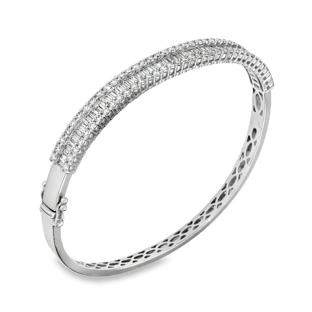 18ct White Gold Diamond Row Bangle - 18.5cm - 3.50ct