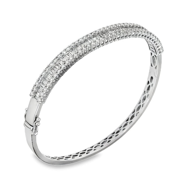 18ct White Gold Diamond Row Bangle - 18.5cm - 3.50ct
