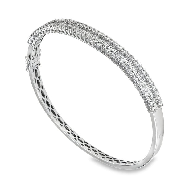 18ct White Gold Diamond Row Bangle - 18.5cm - 3.50ct