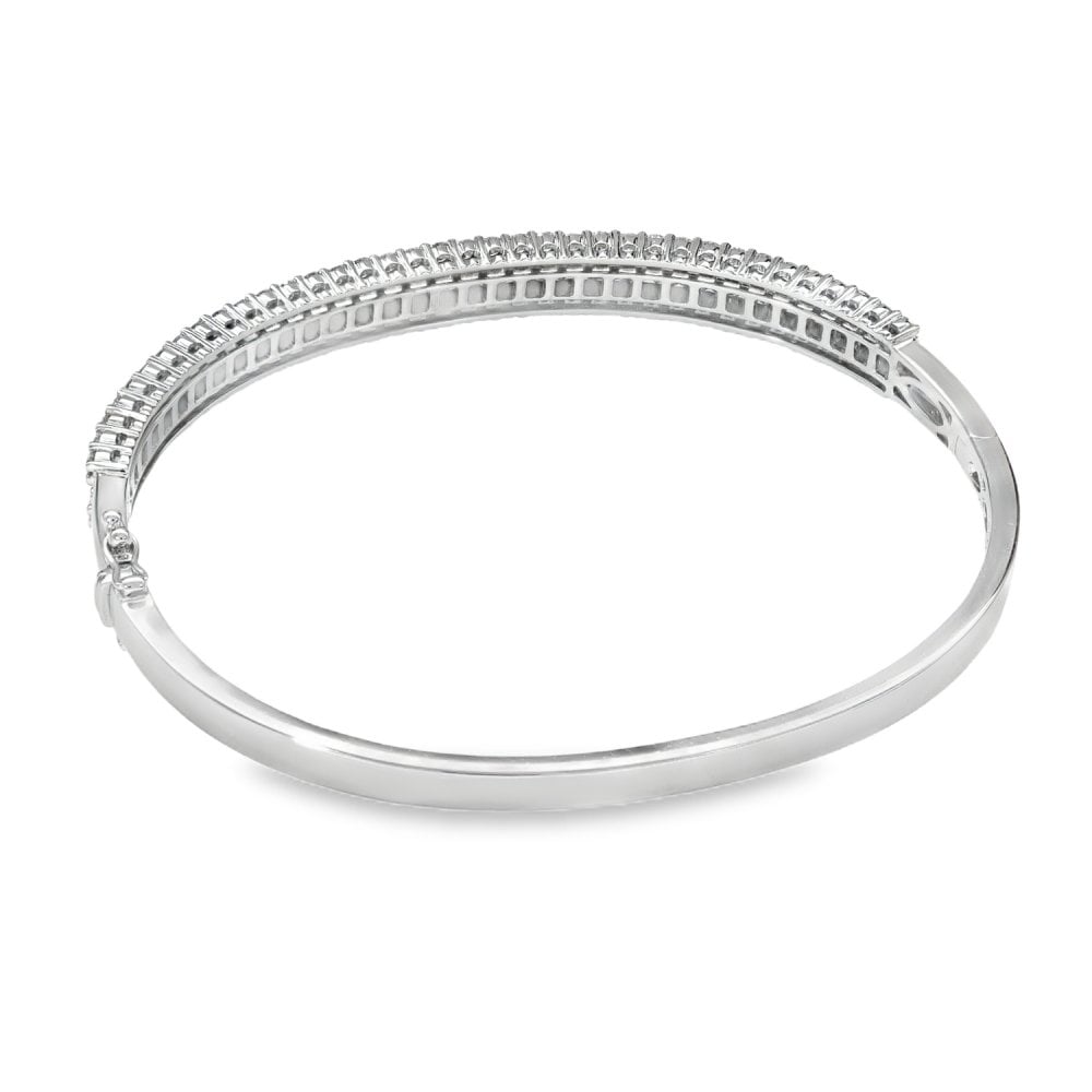 18ct White Gold Diamond Row Bangle - 18.5cm - 3.50ct