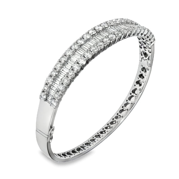 18ct White Gold Diamond Row Bangle - 18.5cm - 7.36ct.