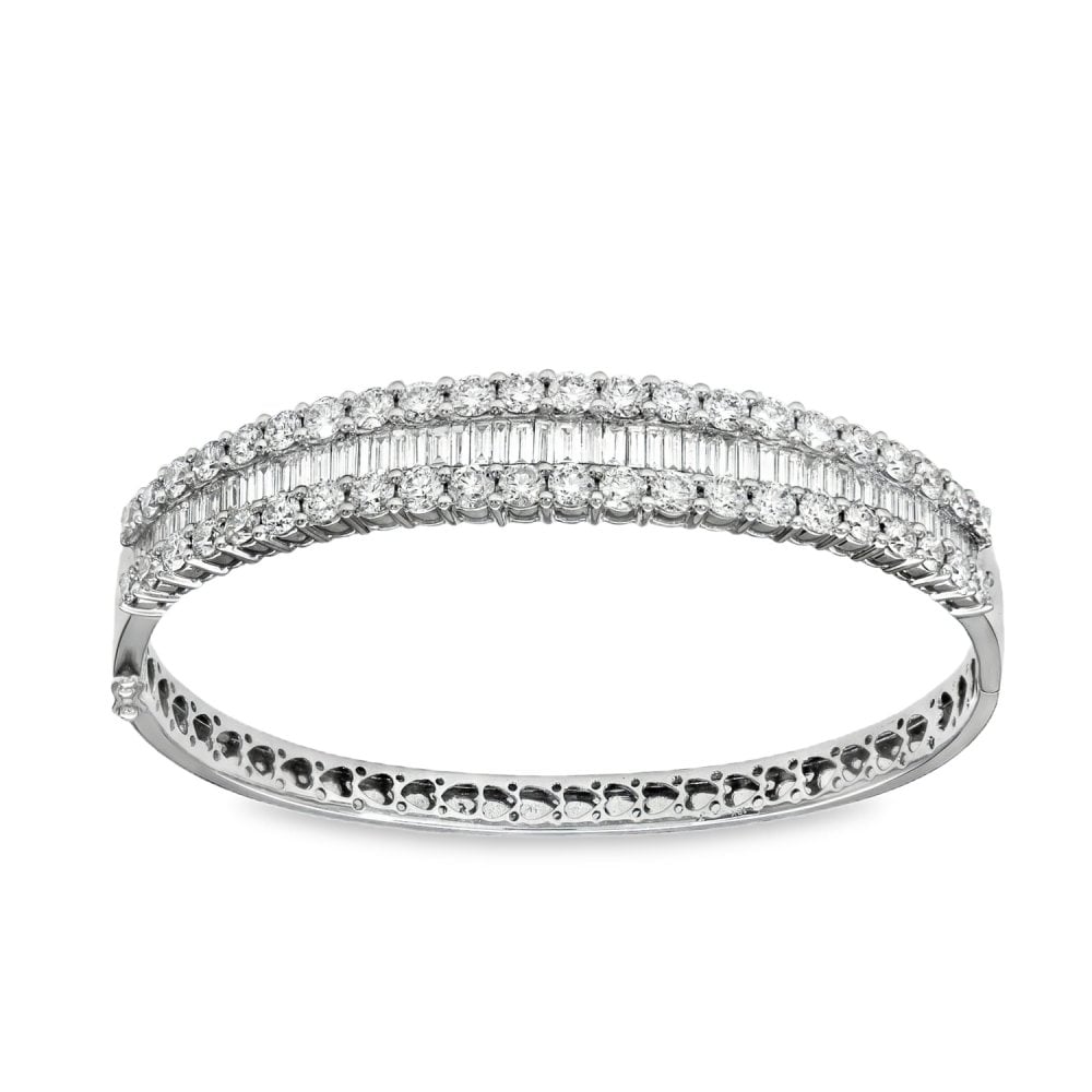 18ct White Gold Diamond Row Bangle - 18.5cm - 7.36ct.