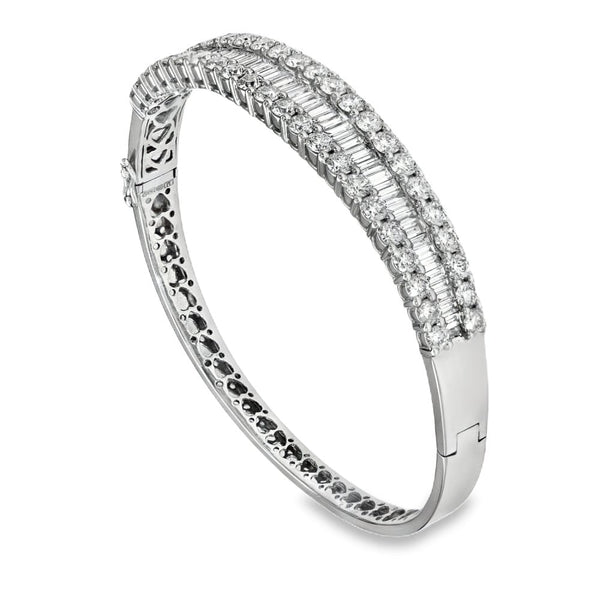 18ct White Gold Diamond Row Bangle - 18.5cm - 7.36ct.