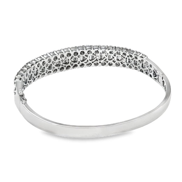 18ct White Gold Diamond Row Bangle - 18.5cm - 7.36ct.