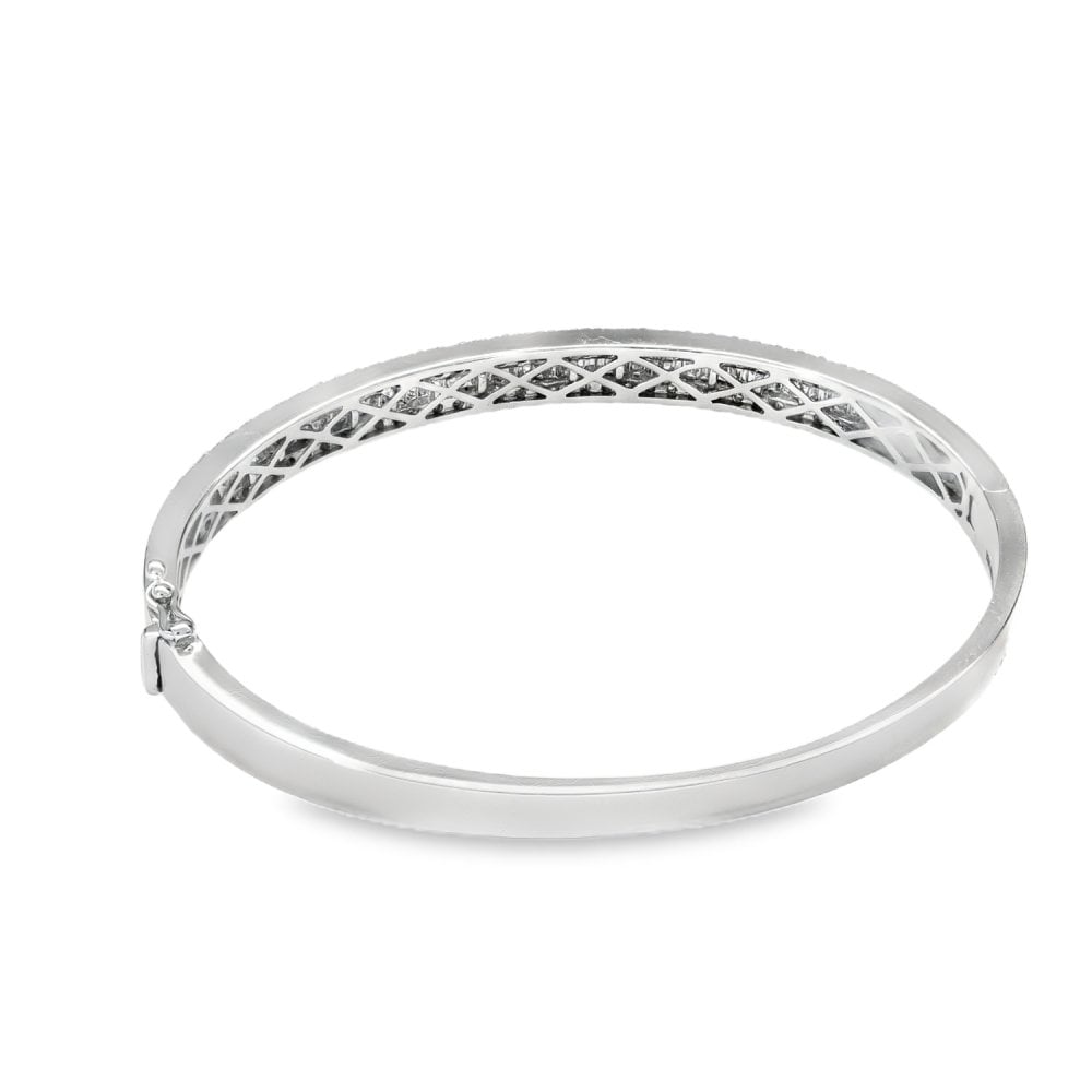 18ct White Gold Diamond Bangle - 17cm - 1.92ct