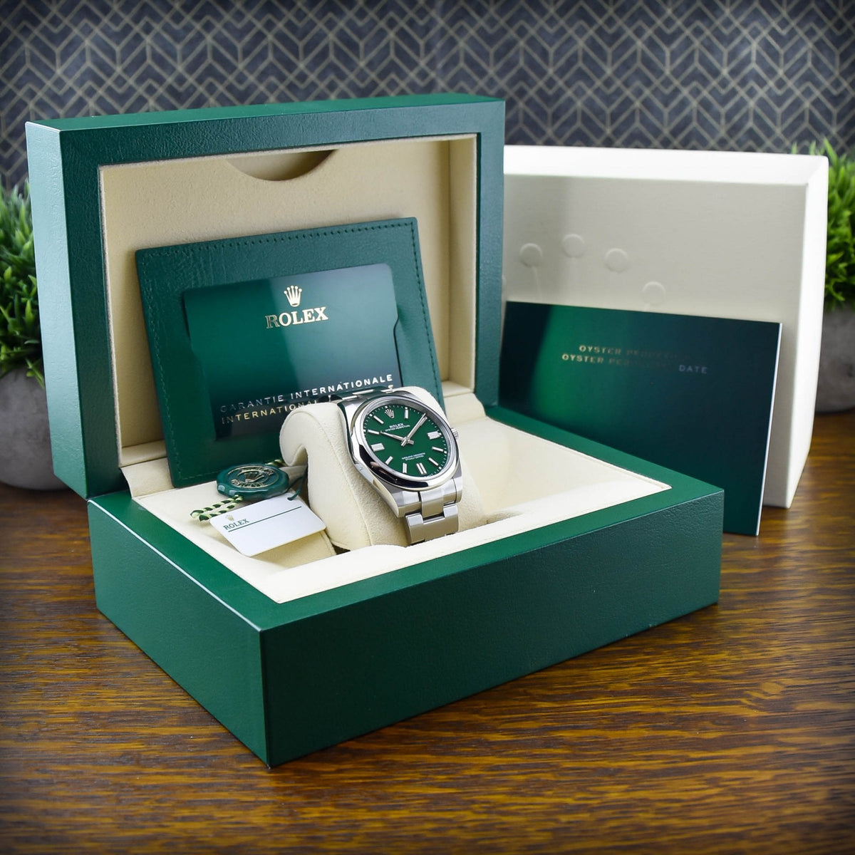Oyster Perpetual 124300 – Green Dial – 2020