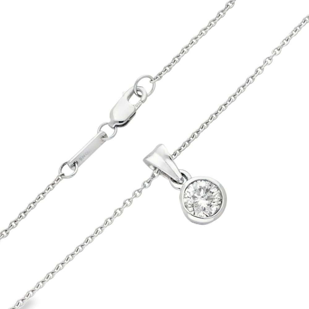 18ct White Gold Diamond Pendant & Necklace - 18" - 0.95ct