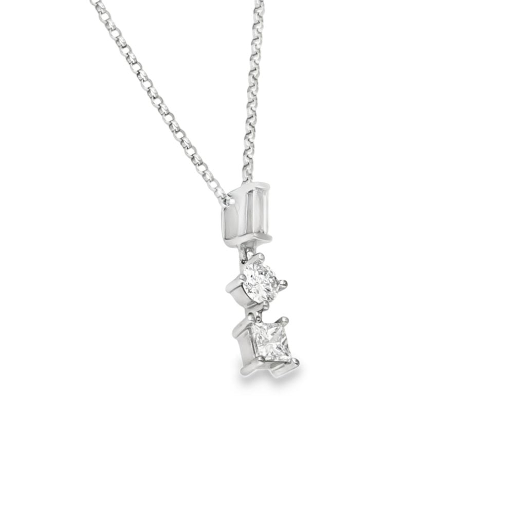 18ct White Gold Diamond Pendant & Necklace - 18" - 2.8g