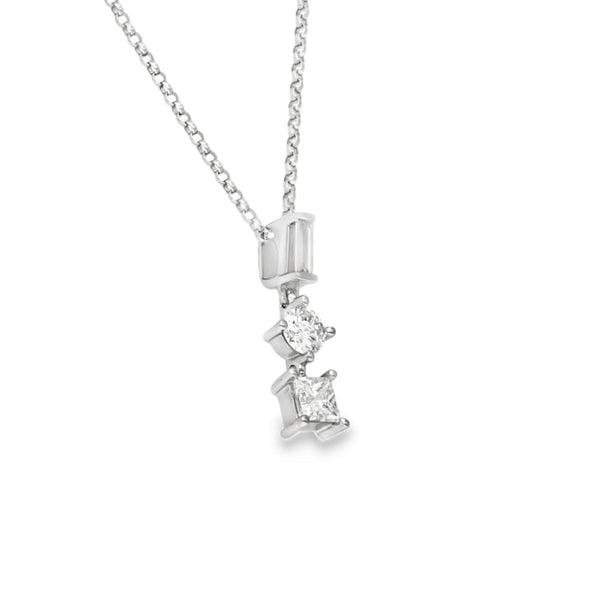18ct White Gold Diamond Pendant & Necklace - 18" - 2.8g