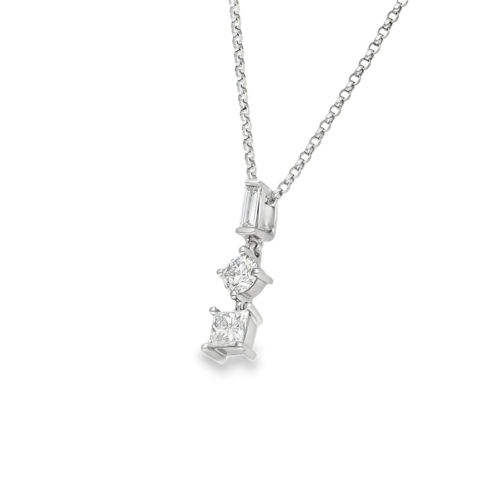 18ct White Gold Diamond Pendant & Necklace - 18" - 2.8g