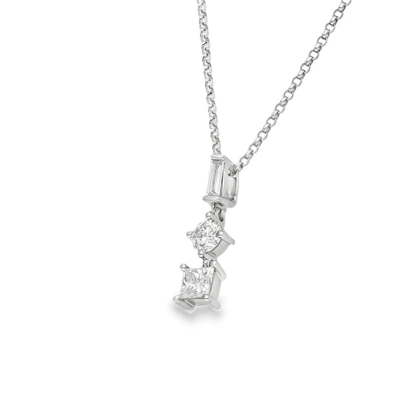 18ct White Gold Diamond Pendant & Necklace - 18" - 2.8g