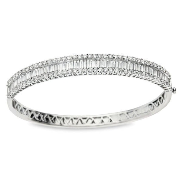 18ct White Gold Diamond Bangle - 16.5cm - 4.33ct