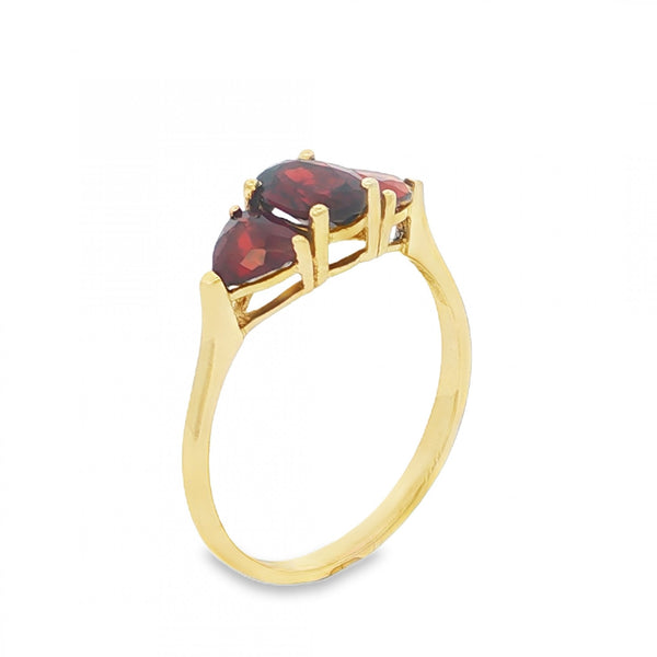 9ct Yellow Gold Garnet Trilogy Ring - Size R - 2.1g
