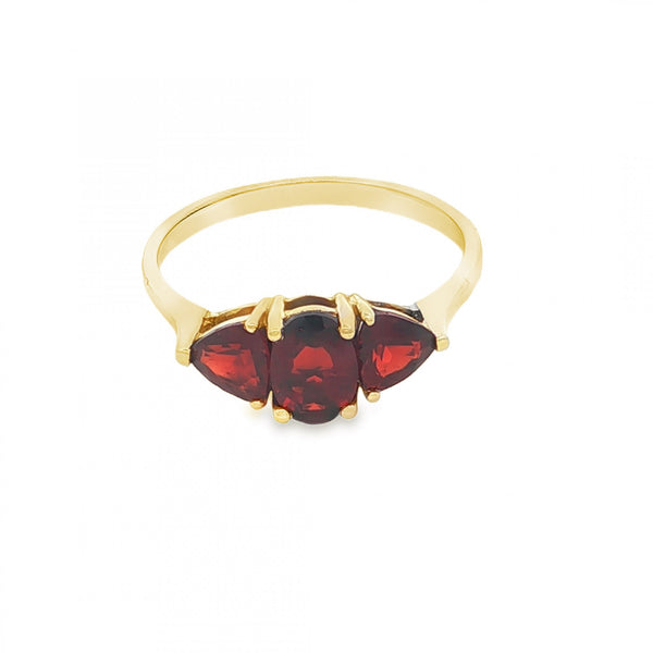 9ct Yellow Gold Garnet Trilogy Ring - Size R - 2.1g