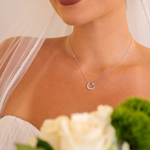 18ct White Gold Diamond Loop Pendant & Necklace - 18" - 3.5g