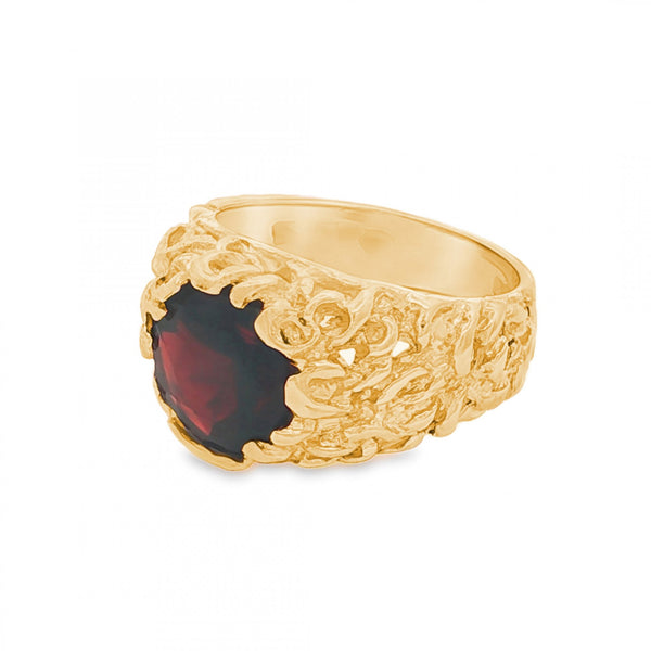 9ct Yellow Gold Large Garnet Ring - Size O - 7.8g