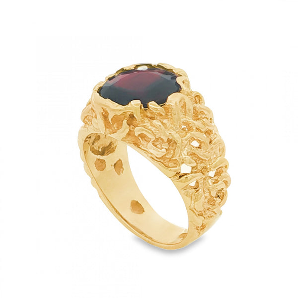 9ct Yellow Gold Large Garnet Ring - Size O - 7.8g