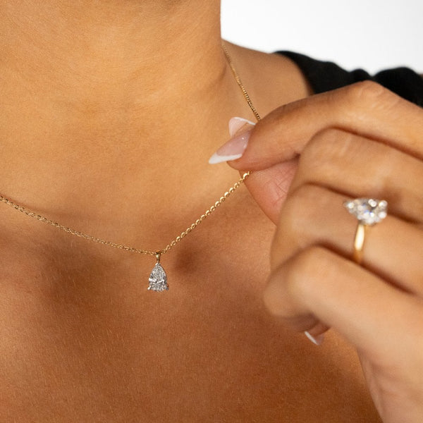 1.02ct Yellow Gold Pear-Cut Diamond Pendant & Necklace - F/VS