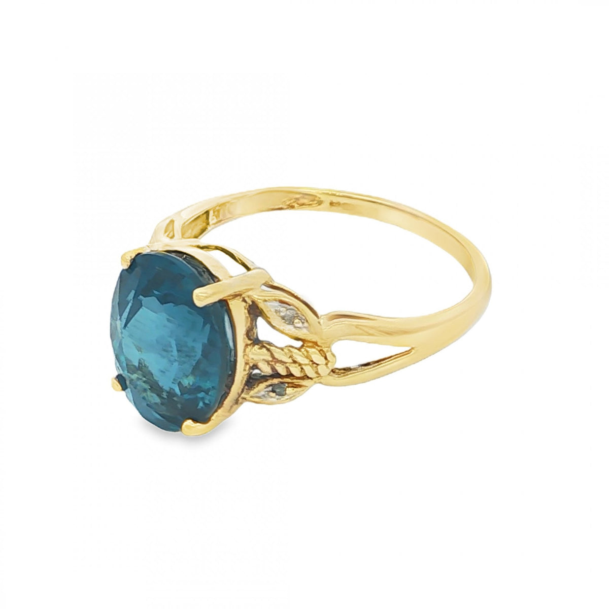 9ct Yellow Gold Blue Topaz & Diamond Ring - Size P - 2.5g