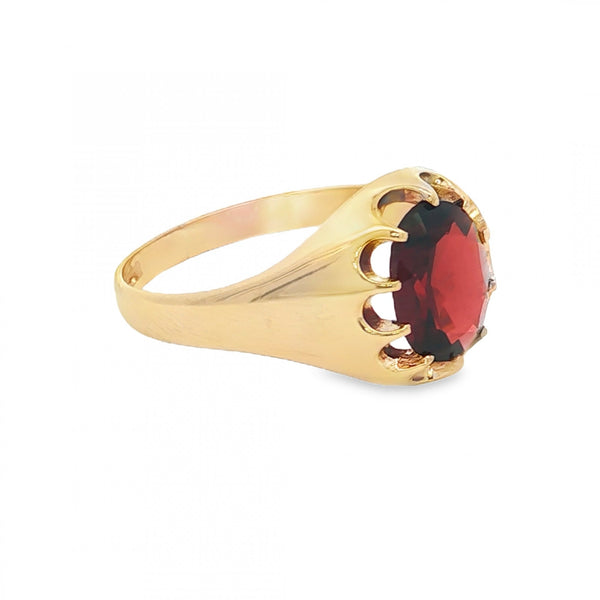 9ct Yellow Gold Oval Garnet Ring - Size S - 3.5g