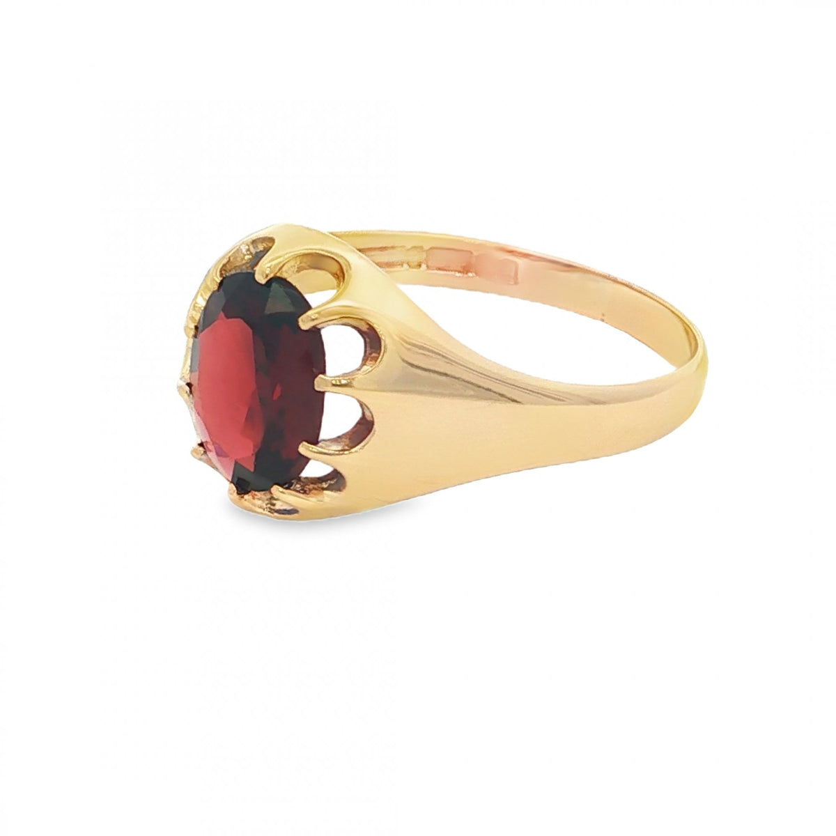 9ct Yellow Gold Oval Garnet Ring - Size S - 3.5g