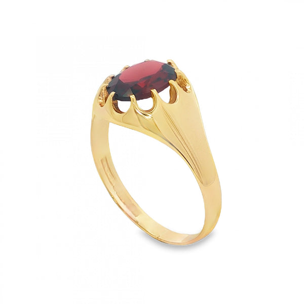 9ct Yellow Gold Oval Garnet Ring - Size S - 3.5g