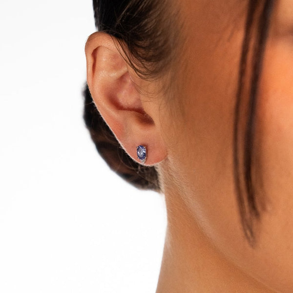 9ct White Gold Tanzanite & Diamond Stud Earrings - 4x8mm - 1.1g