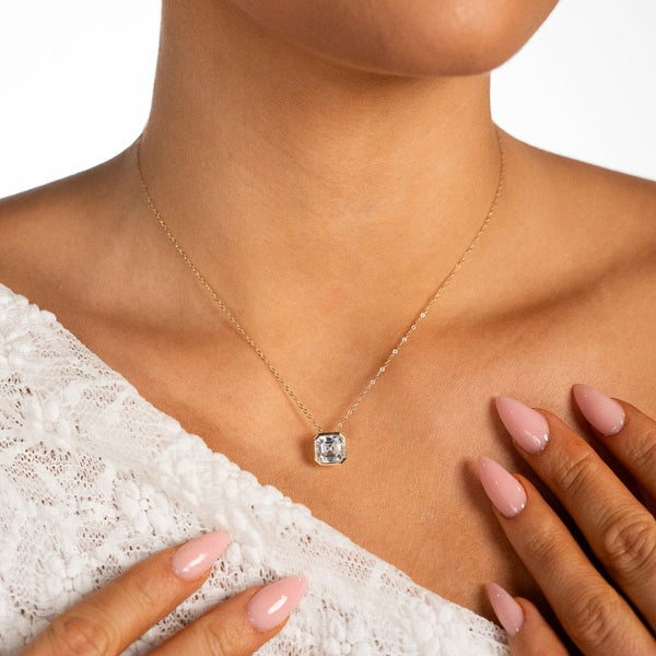 9ct Yellow Gold Cushion CZ Pendant & Necklace - 16/18" - 2.7g
