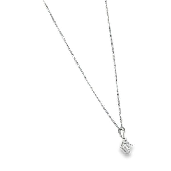 18ct White Gold Diamond Cluster Pendant & Necklace - 18" -0.25ct