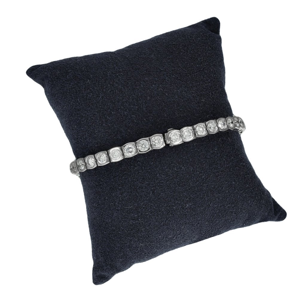 18ct White Gold Diamond Tennis Bracelet - 8.5" - 35.9g - 10.95ct