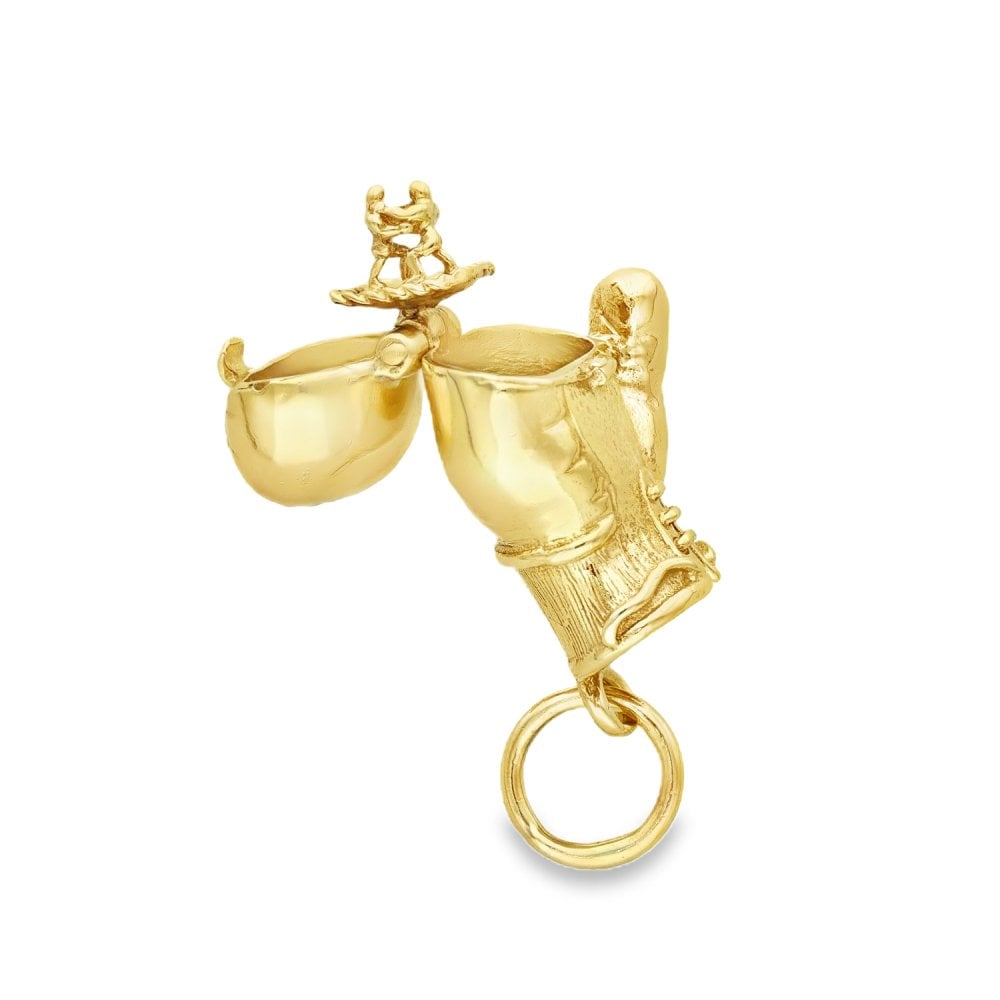 9ct Yellow Gold Hollow Boxing Glove Pendant - 21x30x14mm - 13.2g