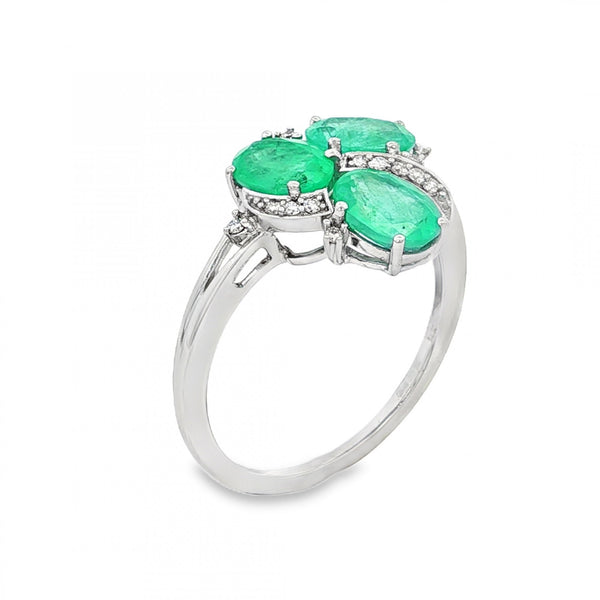 14ct White Gold Oval Emerald & Diamond Cluster Ring - Size S