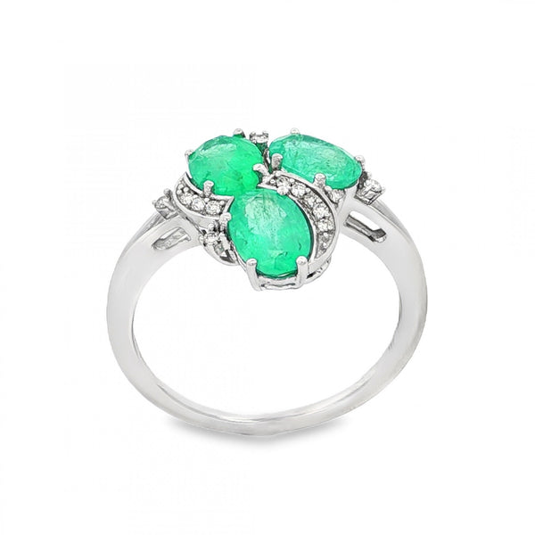 14ct White Gold Oval Emerald & Diamond Cluster Ring - Size S