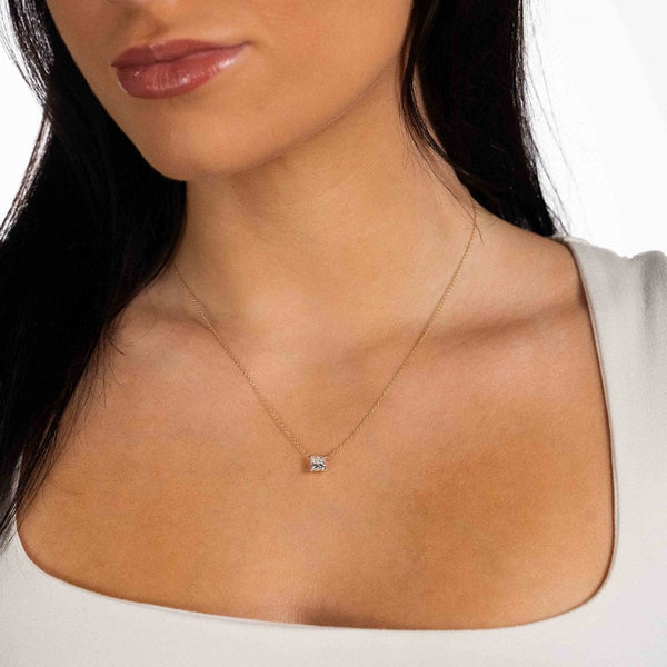 1.00ct Yellow Gold Princess Diamond Pendant & Chain - D/E/VS1