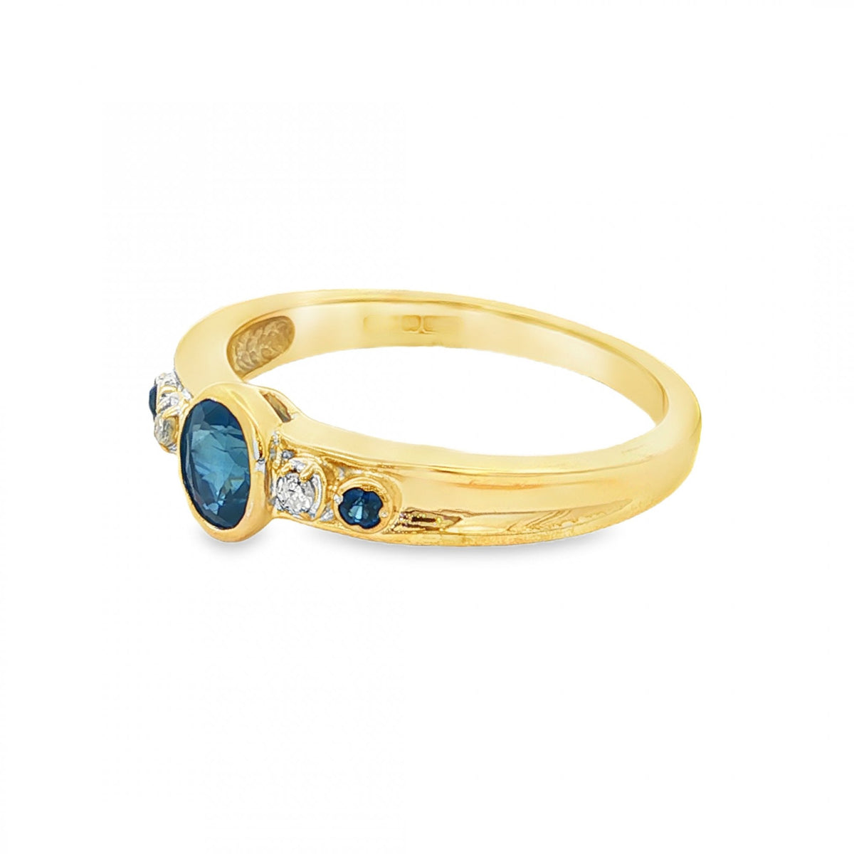 9ct Yellow Gold Sapphire & Diamond Ring - Size O - 0.53ct