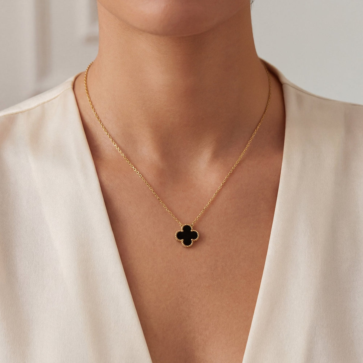 18ct Yellow Gold Vintage Alhambra Pendant & Chain - 15/17" -5.4g