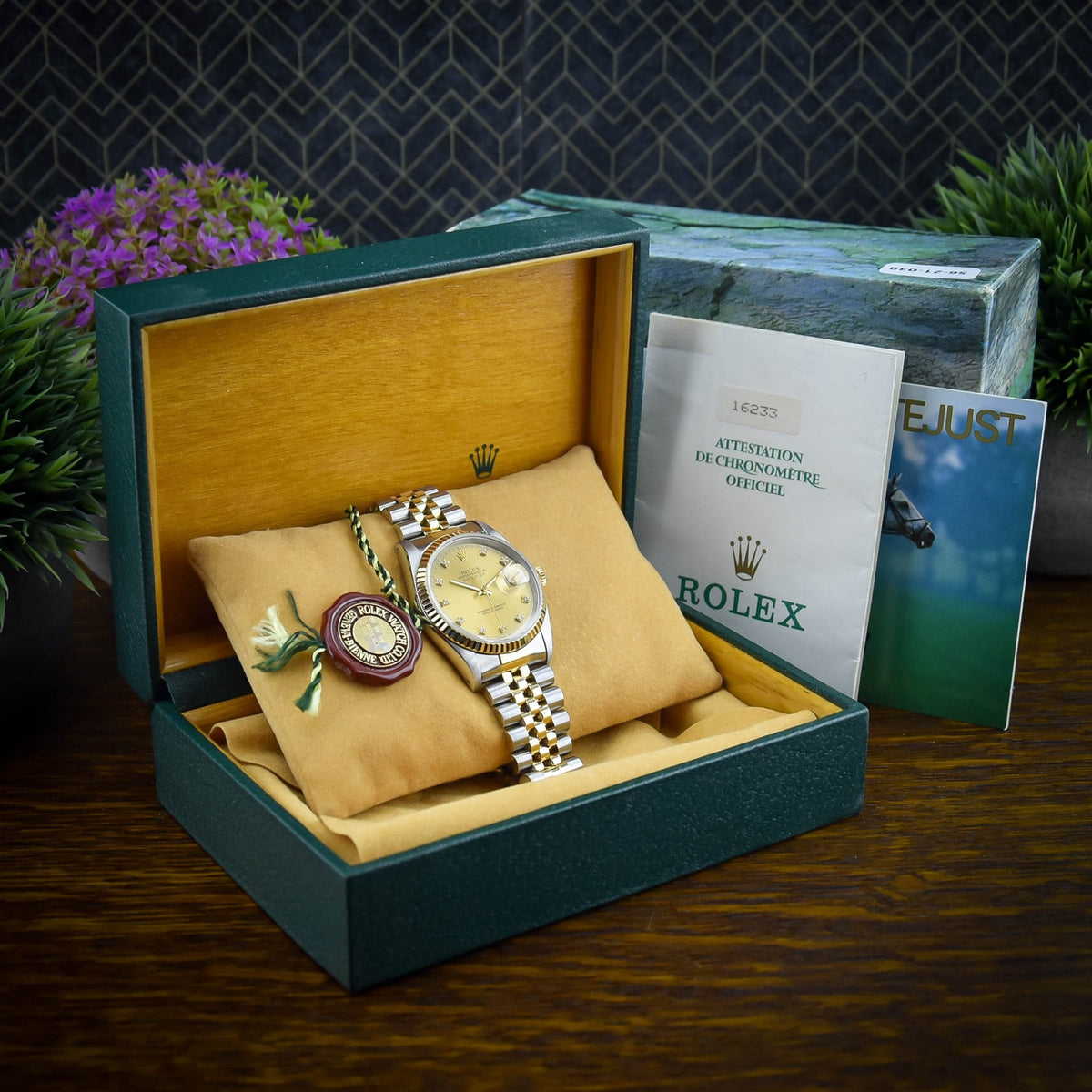 Datejust 16233 – Champagne Diamond Dial – 1994