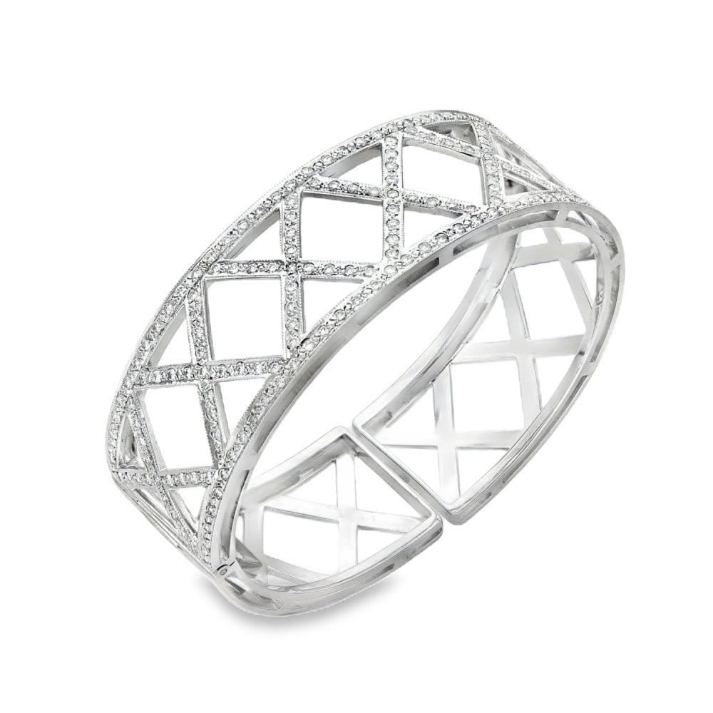 18ct White Gold Diamond Cross Bangle - 16.5cm - 2.61ct