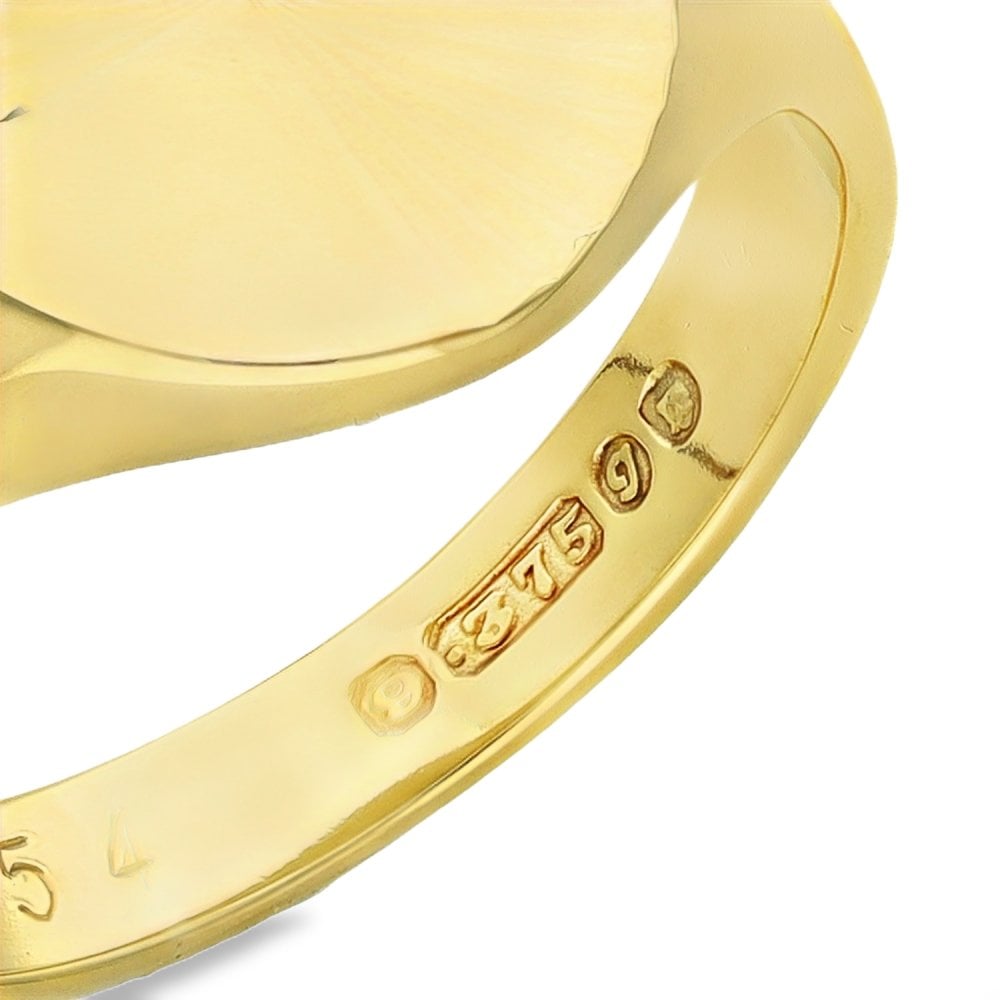 9ct Yellow Gold Half-Sunburst Oval Signet Ring - Size R - 14mm