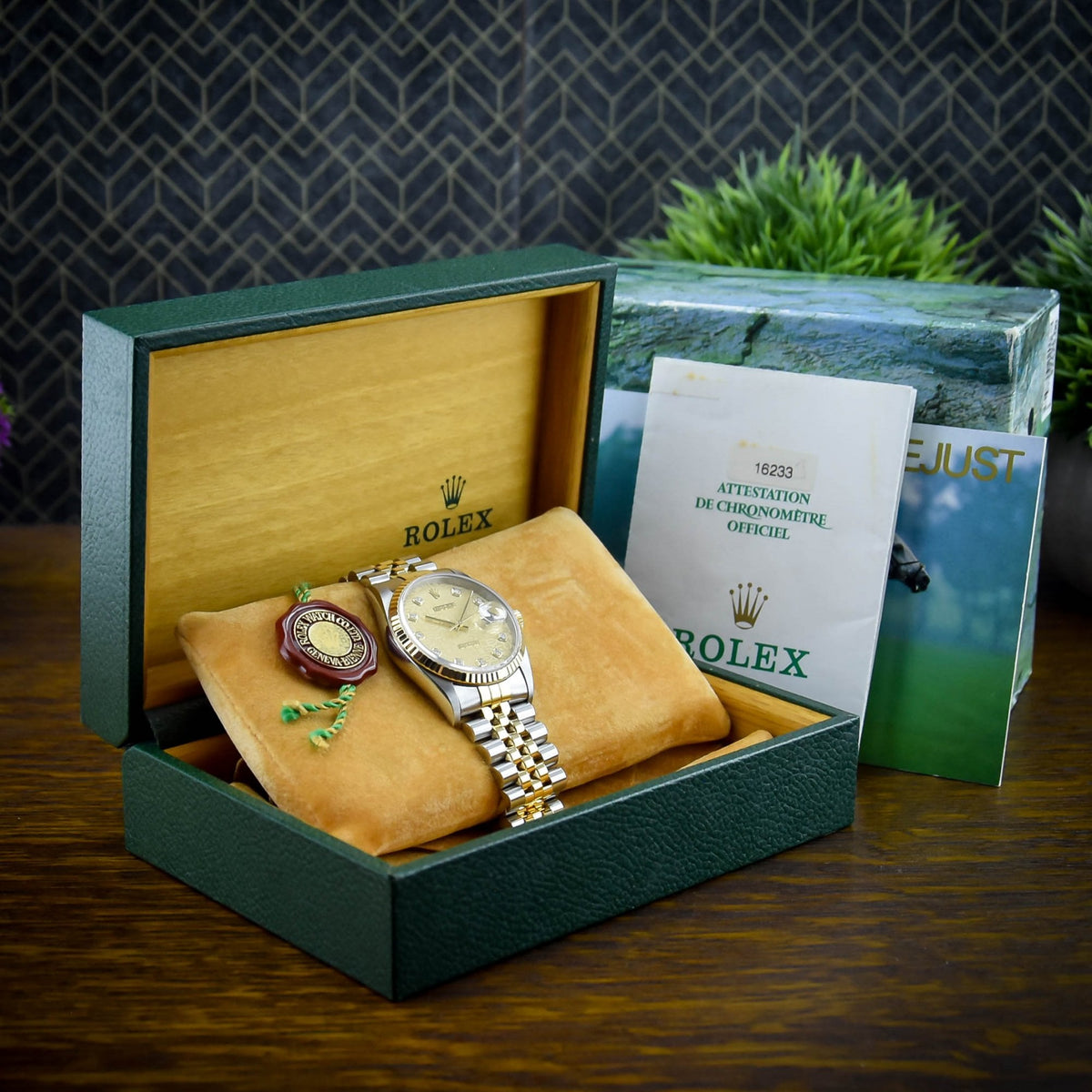 Datejust 16233 - Champagne Jubilee Diamond Dial - 1998