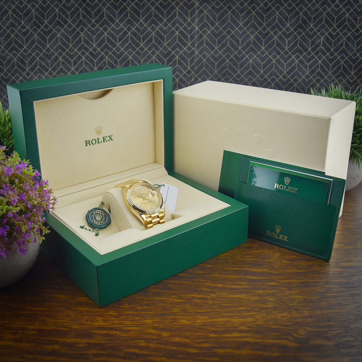 Day-Date 228238 - 18ct Gold - Champagne Dial - 2020